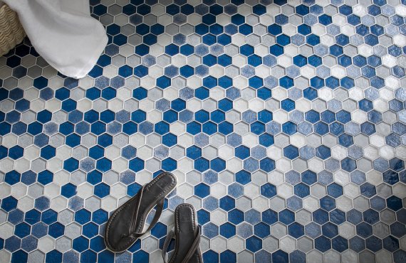 muse-hexagon-textura-blue-grey-gray-bathroom-floor